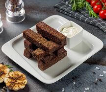 Бородинские гренки с чесночным соусом