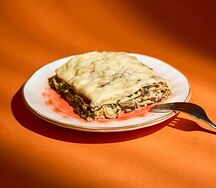 Блинный пирог с курицей и грибами