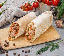 Шаурма на мангале куриная с сыром сулугуни  