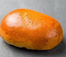 Пирожок с капустой и яйцом