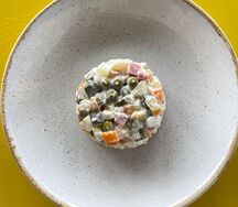 Салат Оливье с ветчиной и домашним майонезом