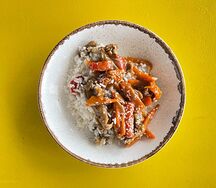 Свинина в соусе Терияки с овощами и рисом