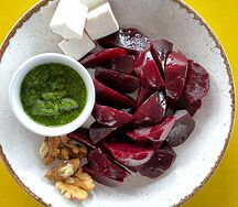 Салат из печеной свеклы с сыром фета