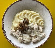 Курица по-строгановски с картофельным пюре