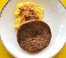 Котлета веган с гороховым пюре