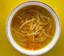 Куриный суп с яичной лапшой