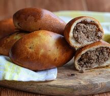 Пирожок с мясом