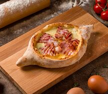 Хачапури по-аджарски с беконом