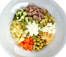 Салат Оливье с говядиной