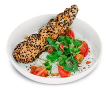 Яйца чилбир с йогуртовым соусом, красным острым маслом и симитом