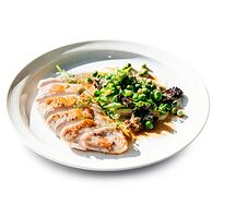 Куриная грудка с цукини, соусом из белых грибов и сморчками