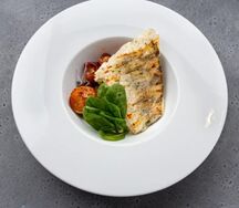Судак с луковым соусом и молодым картофелем