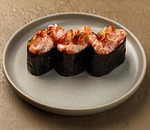 Суши, запечённые под сырным соусом с лососем