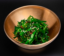 Салат чука с ореховым соусом