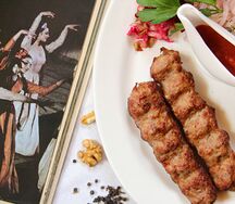 Кебаб из говядины с грецким орехом