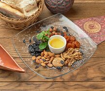 Сухофрукты и орехи