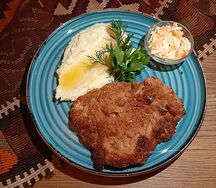 Шницель из свинины с картофельным пюре