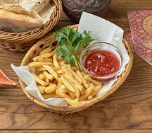 Картофель фри с кетчупом