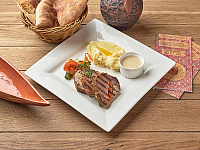 Буженина с соусом бешамель