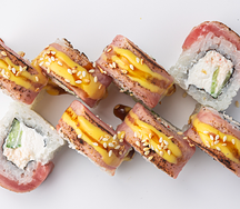 Ролл с тунцом татаки и манго-соусом