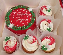 Комо Бенто-торт Новогодний дизайн С Новым годом и Ванильные капкейки с клубникой 