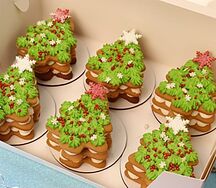 Порционное медовое пирожное Ёлочка с ягодной начинкой