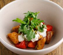 Хрустящие баклажаны с томатами и сыром