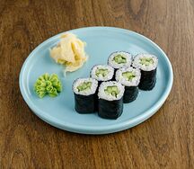 Ролл с огурцом