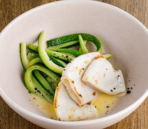 Кальмар со спагетти из цукини