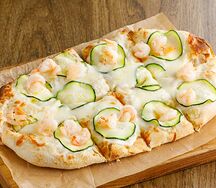 Пицца с креветками и цукини
