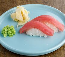 Суши с тунцом