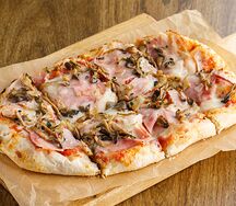 Пицца с ветчиной и грибами