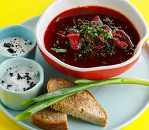 Борщ с зерновым хлебом и смальцем