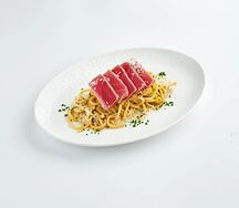 Спагетти Качо э пепе с татаки из тунца