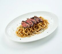 Спагетти качо-э-пепе с мраморной говядиной