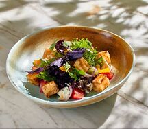 Салат с баклажаном, брынзой и запеченным перцем 