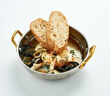 Соте из морепродуктов в сливочном соусе 