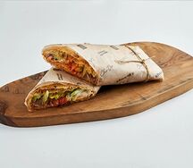 Шаверма с говяжьими щёчкам в лаваше