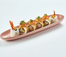 Ролл с лососем и креветкой темпура