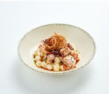 Жареный кальмар с ньокками в сырном соусе