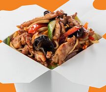 Удон с курицей и овощами