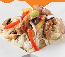 Удон сливочный с курицей и грибами