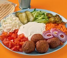 Фалафель на тарелке