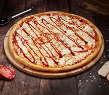 Пицца Барбекю курица с помидорами на тонком тесте малая