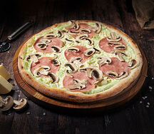 Пицца с ветчиной и грибами на тонком тесте малая