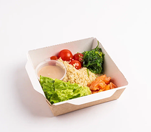 Боул с лососем, киноа и ореховым соусом