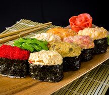 Острые суши с креветкой