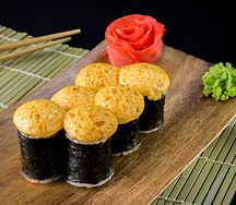 Запечённый мини-ролл с лососем