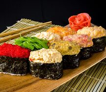 Острые суши с угрем