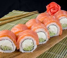 Филадельфия с копченым лососем